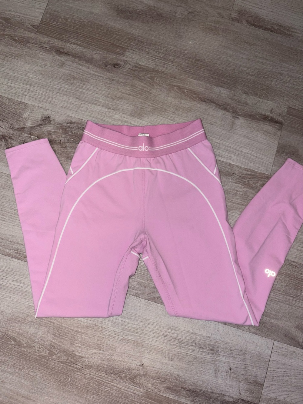 ALO Yoga Pink Cropped Crew Sweatshirt with matching leggings - Picture 3 of 4